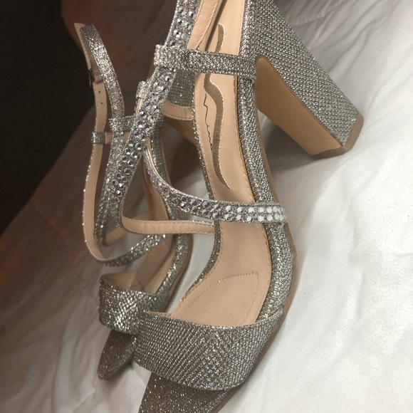 Nina sparkly strappy heels. Size 7.5 M - Picture 3 of 5
